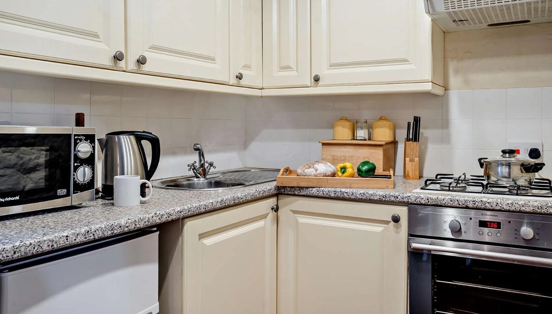 1 Bed Property In Gower 77980 Penclawdd