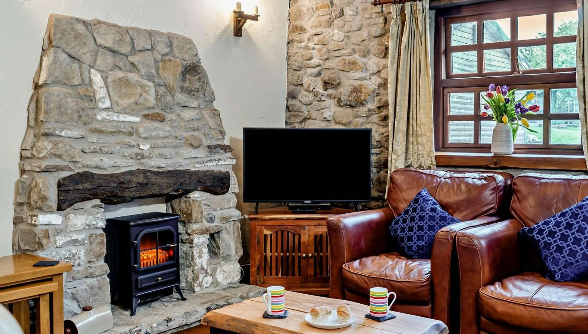 1 Bed Property In Gower 77980 Penclawdd 0*,