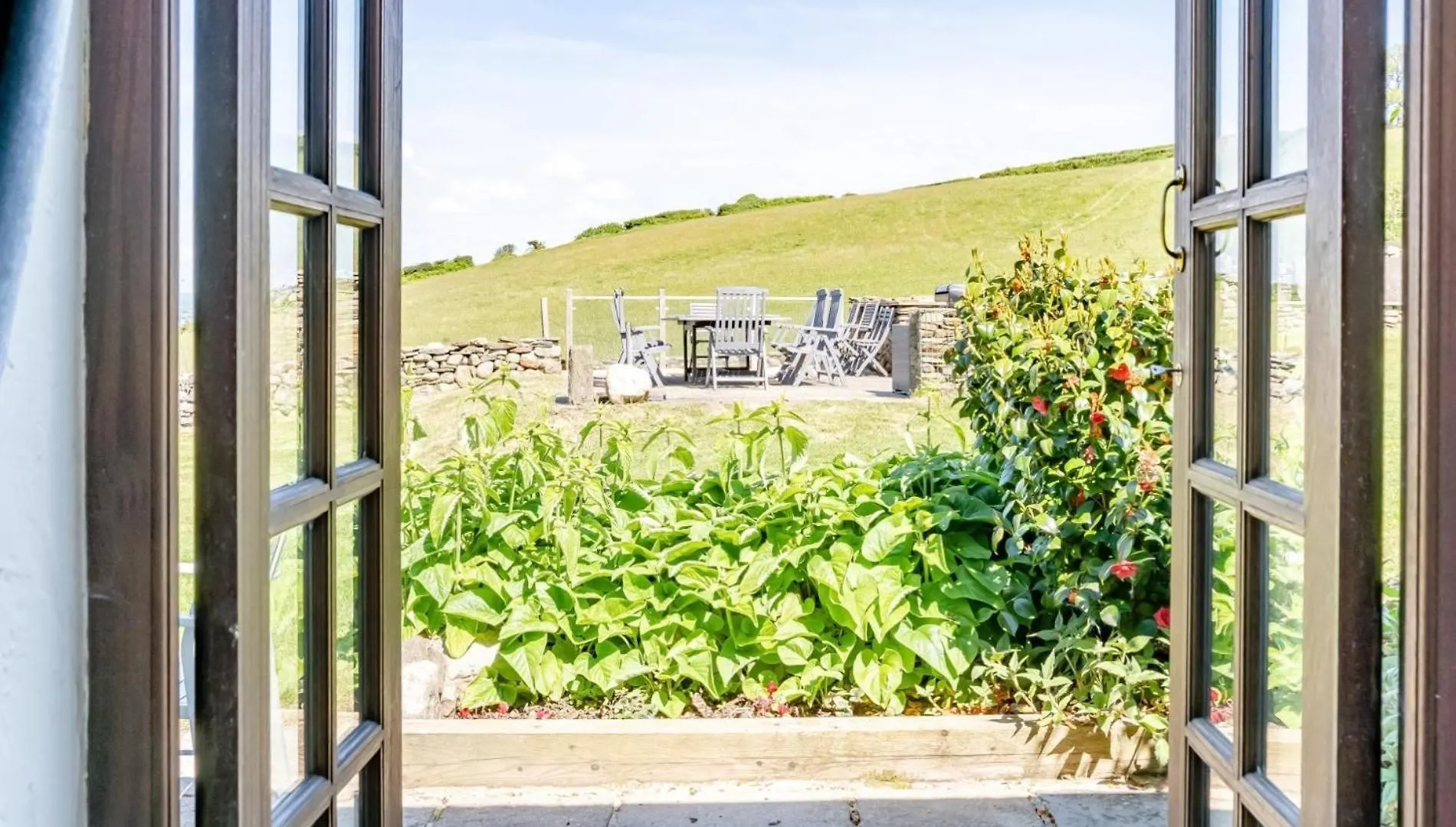 1 Bed Property In Gower 77980 Penclawdd 0*,